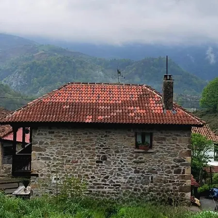 בית נופש La Casa Rectoral De El Tozu Caso