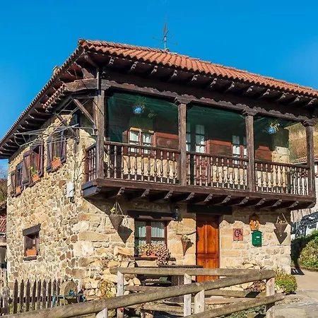 La Casa Rectoral De El Tozu