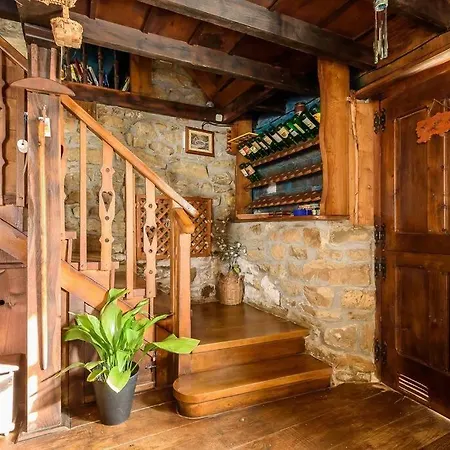 La Casa Rectoral De El Tozu