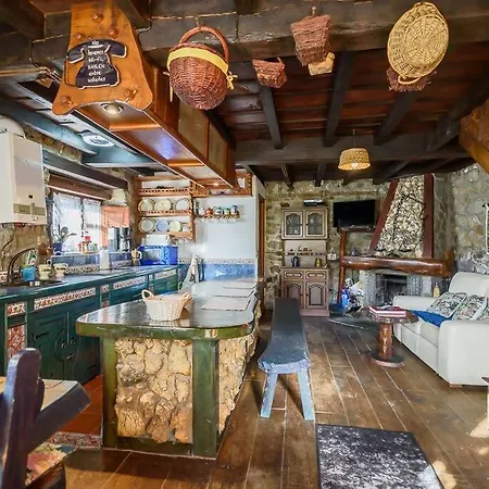 בית נופש La Casa Rectoral De El Tozu