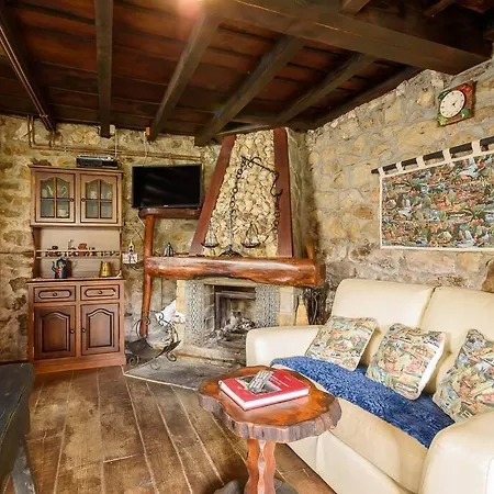 La Casa Rectoral De El Tozu